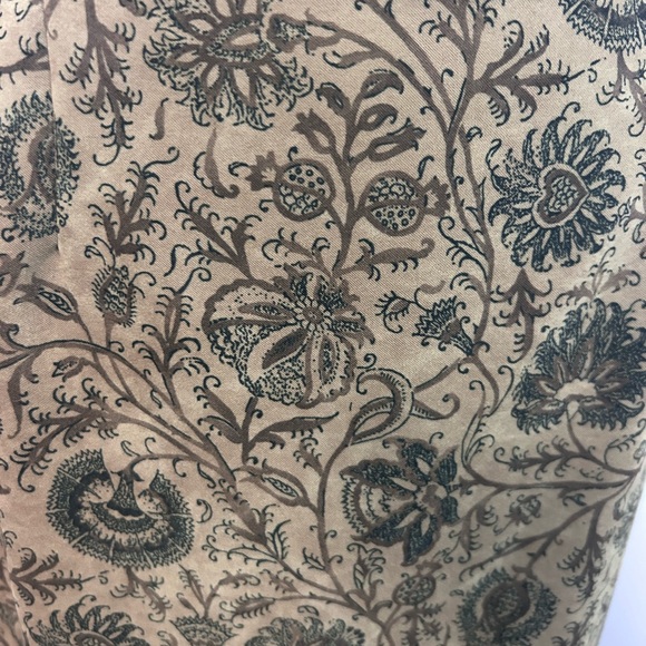 Size 8 petite long vintage pencil type skirt. Brand is Brigg. - Picture 6 of 13